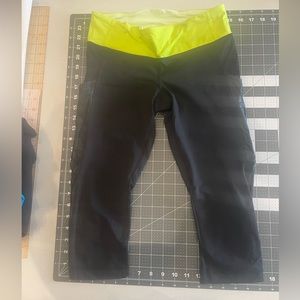 Lululemon capri size 6, black and yellow with shiny black side pockets